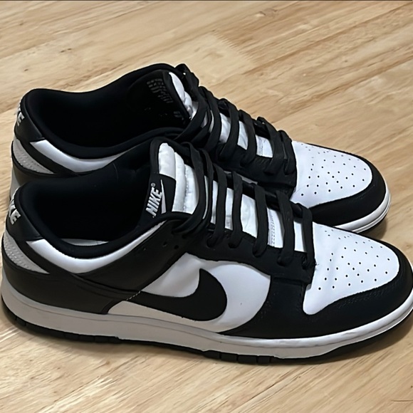 Nike- Dunk Low Panda - Picture 4 of 9